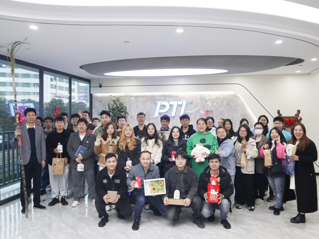 PTI 圣诞奇趣派对:暖意在礼物间流淌(images 14)